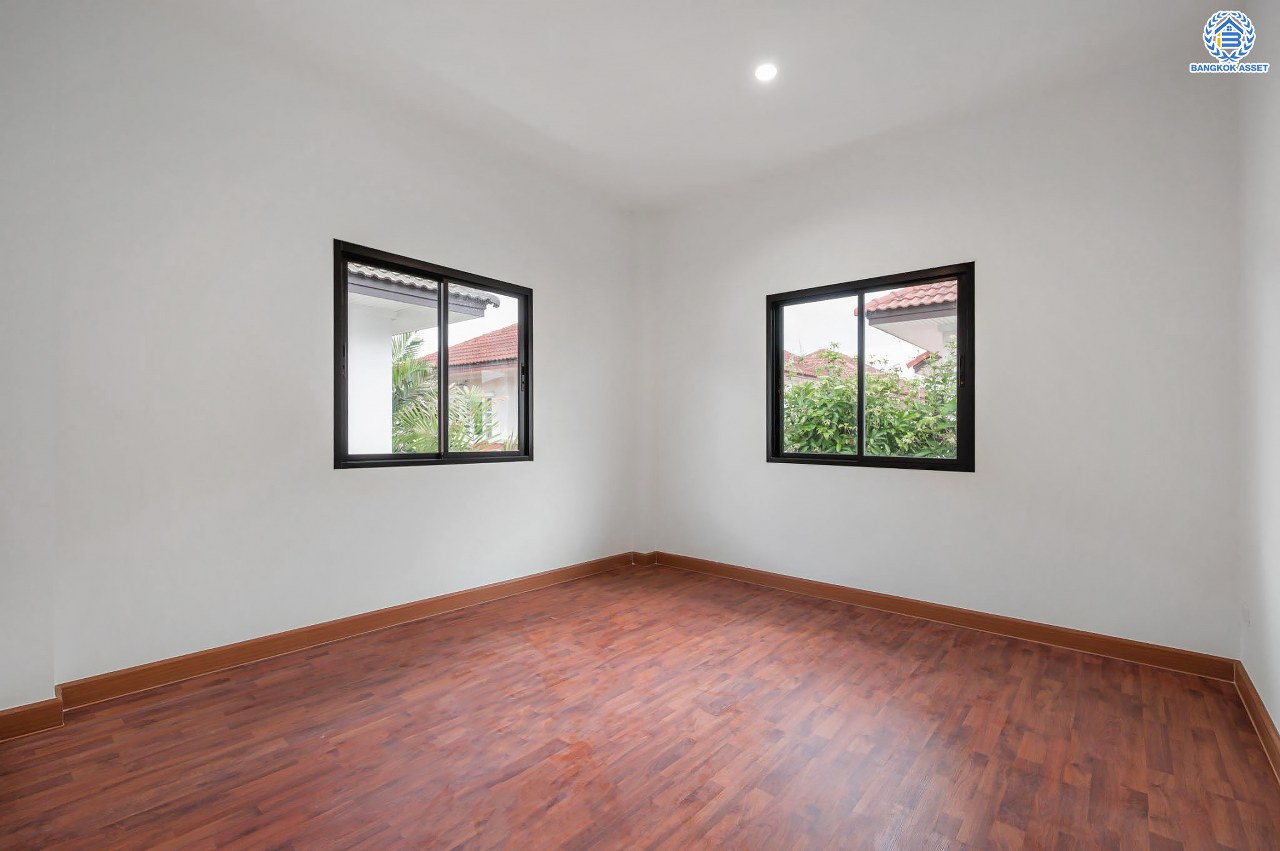 บ้านมือสองตกแต่งใหม่ โครงการ รติรมย์ 2 ราชพฤกษ์-กาญจนาภิเษก ซ.สวนผัก32 บ้านดีไซน์สวยพร้อมอยู่ เนื้อที่ 60 ตร.ว. ฟังก์ชัน 3 ห้องนอน 2 ห้องน้ำ 2 ที่จอดรถ บนทำเลศักยภาพ เชื่อมต่อหลายเส้นทางหลัก ใกล้ทางด่วน "ศรีรัช" และแหล่ง Community Mall ชั้นนำมากมาย